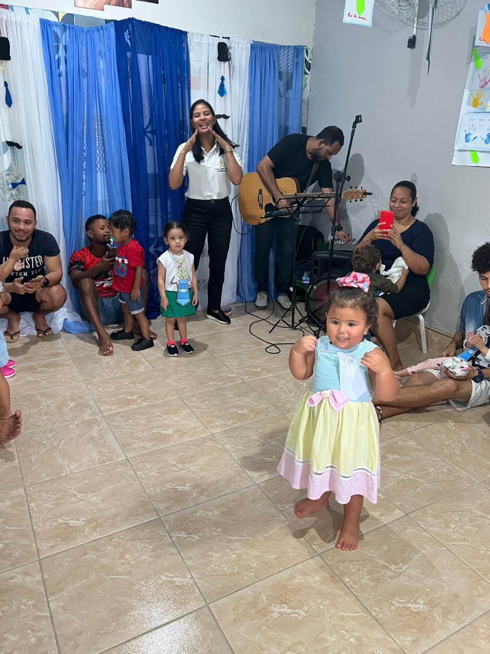 Equipe do instituto recebendo parceiros